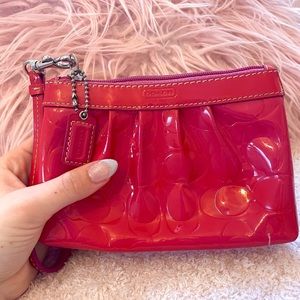 TRENDY PINK Y2K VINTAGE VINYL COACH WRISTLET!